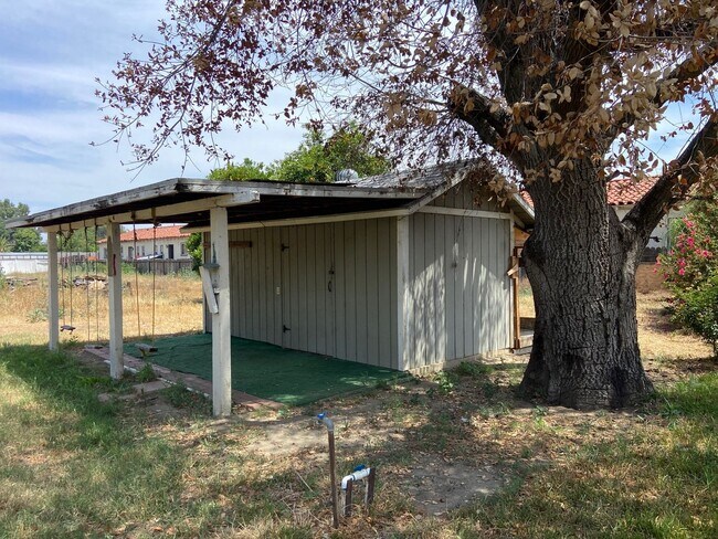 Building Photo - Cozy 3 Bedroom and 1 Bathroom in a good ar...