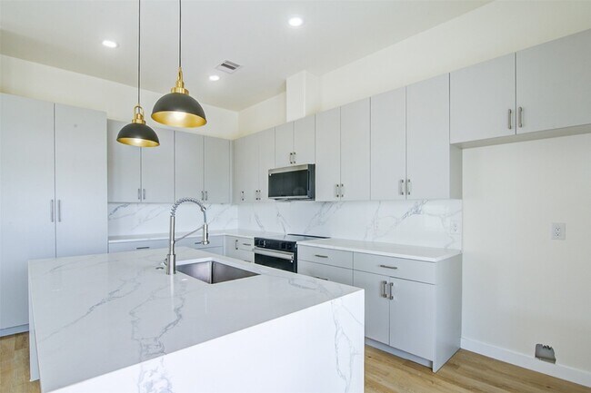 Building Photo - 4025 Avenue M