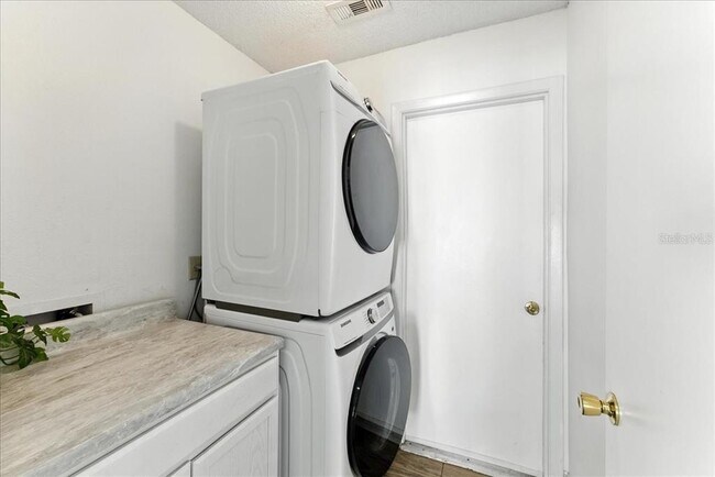 Building Photo - 174 Edgewater Cir