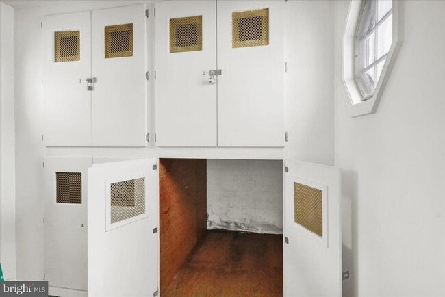 Building Photo - 620 Pine St