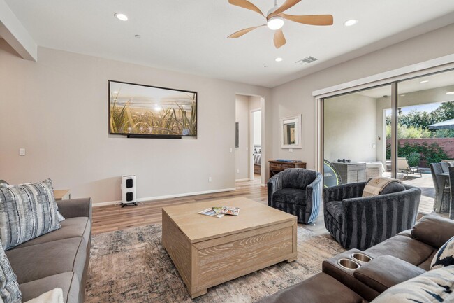 Building Photo - 51725 Pinnacle Vis Dr