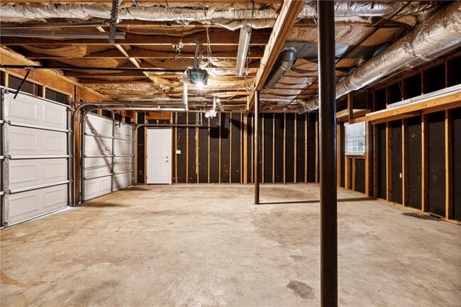 Building Photo - 2684 Forest Way NE