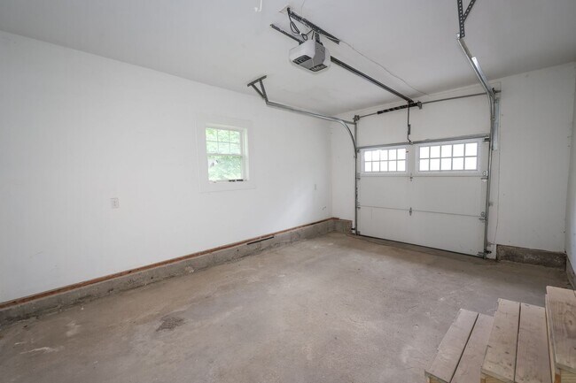 Building Photo - 49 N Amherst Rd
