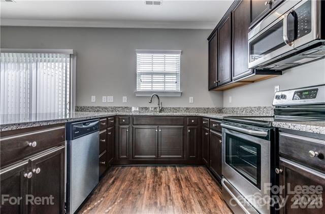 Building Photo - 352 Halton Crossing Dr SW