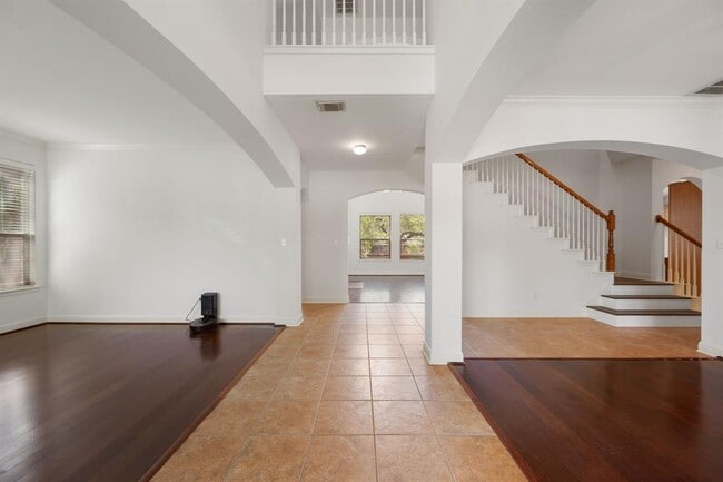 Building Photo - 6920 Larue Belle Cove