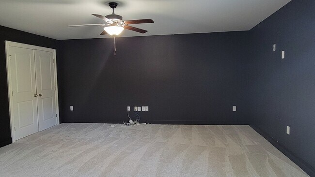 Building Photo - 130 Creekmound Dr