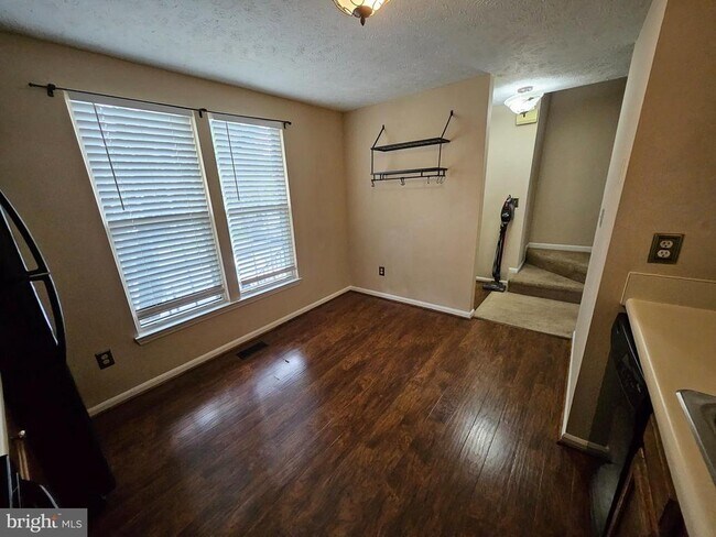 Building Photo - 104 Township Ct