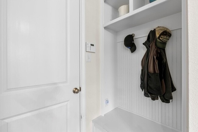 Building Photo - 6329 Mason Ct