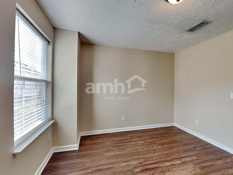 Building Photo - 1205 Sundown Ct
