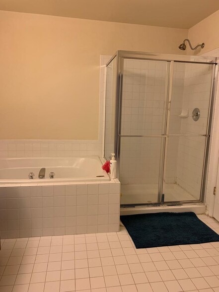 Master bathroom - 43309 Ardmore St