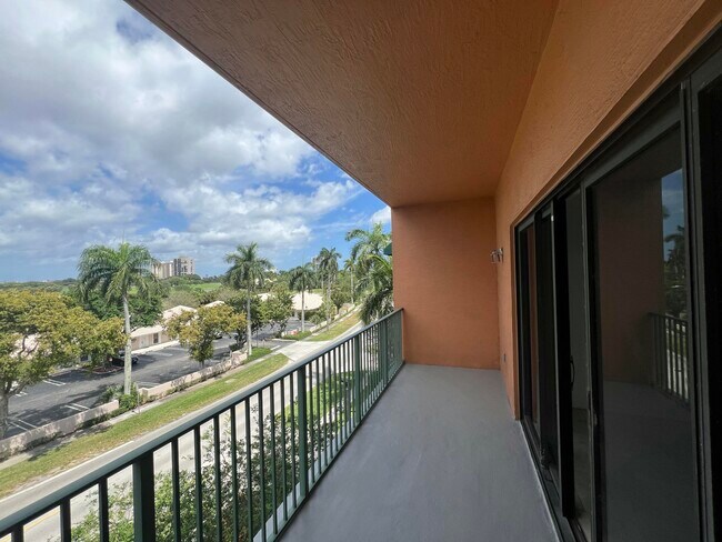 Building Photo - 1610 Presidential Way