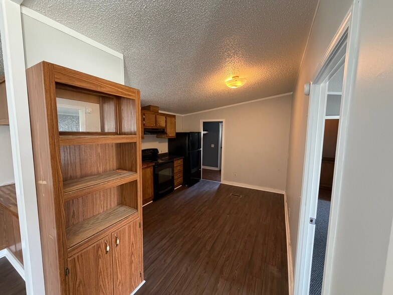 Building Photo - 2611 Warhorse St