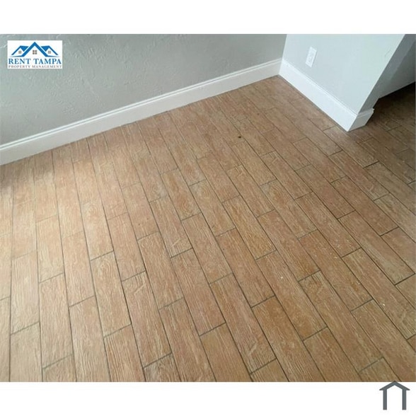 Building Photo - 761 22nd Ave S