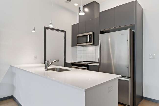 Building Photo - 1st Floor modern condo in downtown Durham!