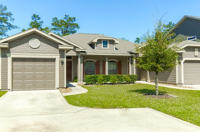 Building Photo - Woodgate Townhomes