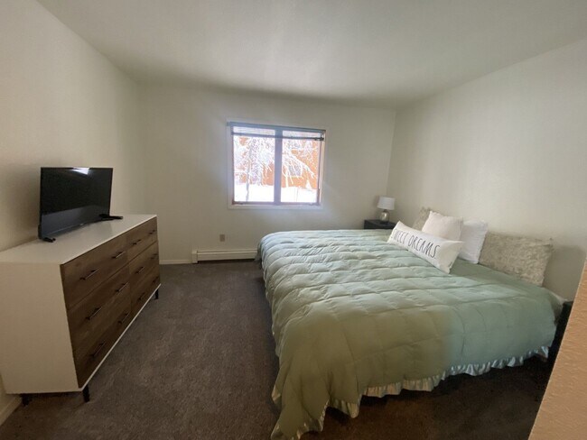 Building Photo - Furnished 2 bed, 2 bath Condo