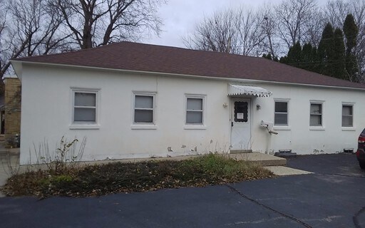 Building Photo - Pet Friendly 2 Bedroom in Delavan with Lar...