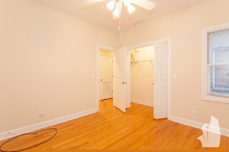 Building Photo - 3829 N Southport Ave