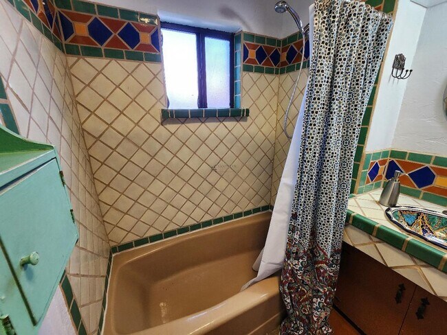 Building Photo - 1703A Jay St