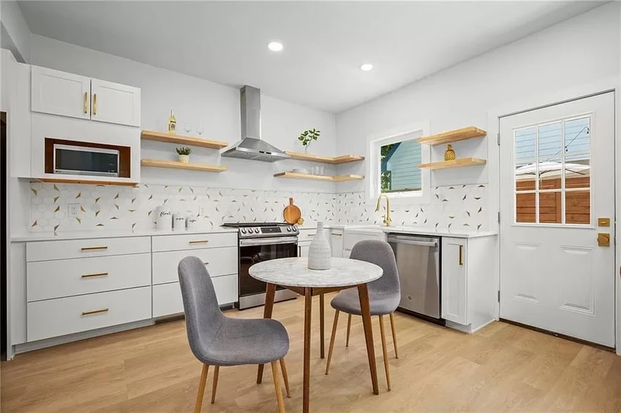 Stainless steel appliances include Gas Stove, Refrigerator, and efficient Dishwasher. - 5402 Duval St