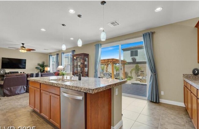 Building Photo - 4630 Summer Azure St
