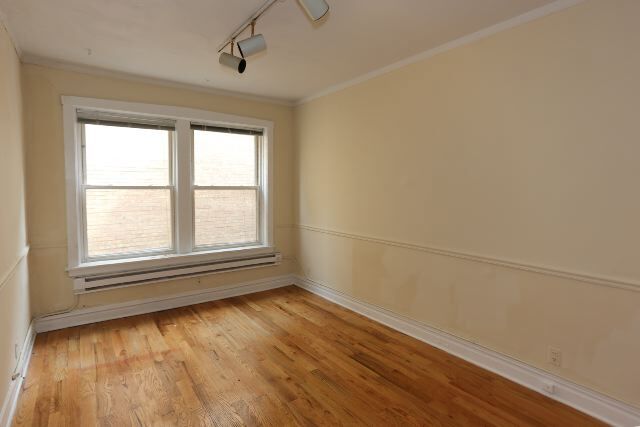 Building Photo - 514 W Melrose