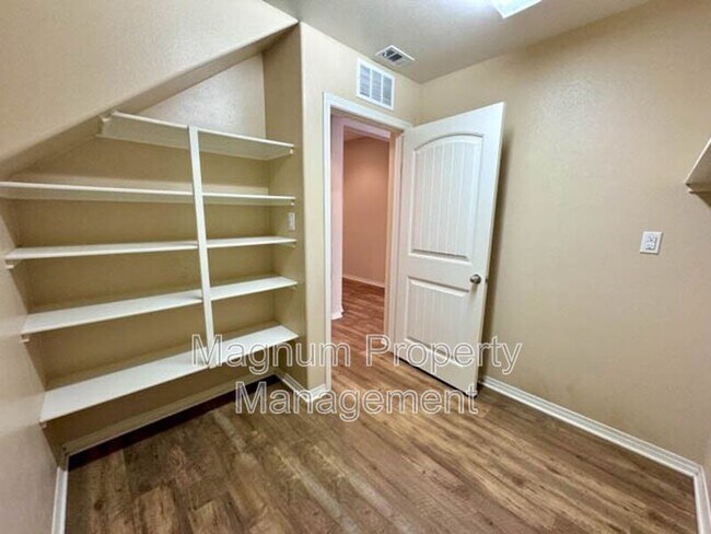 Building Photo - 34726 Yellow Root Ct