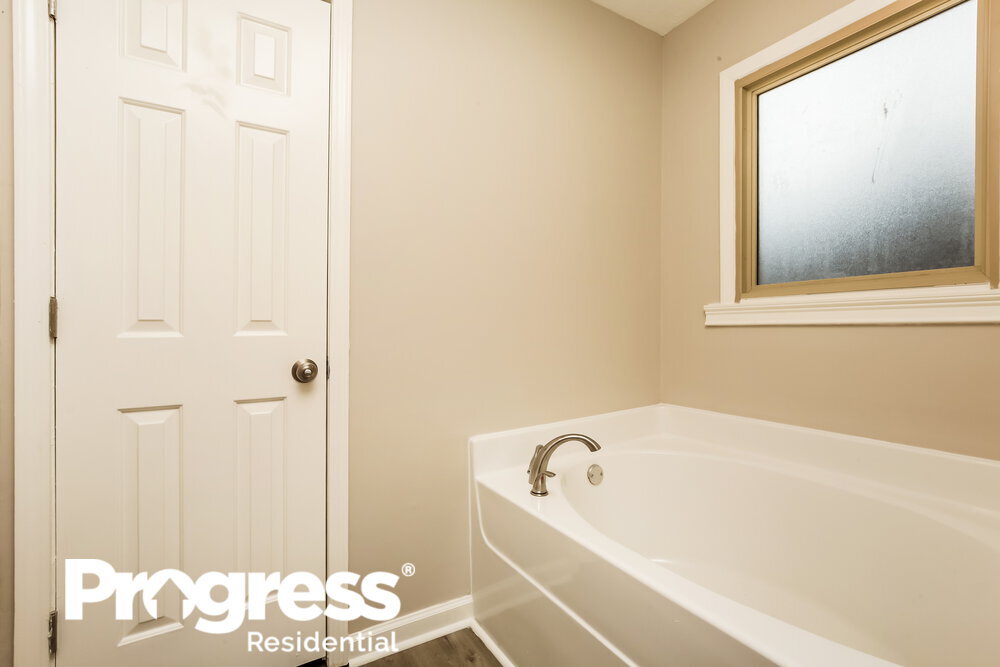 Building Photo - 1316 Ravenna Ct S