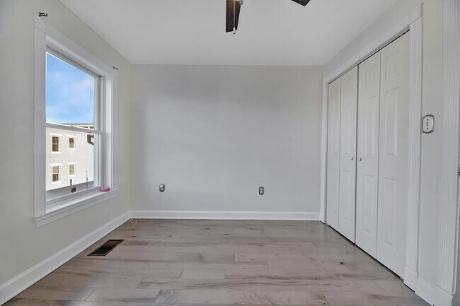 Building Photo - 639 20th St NE