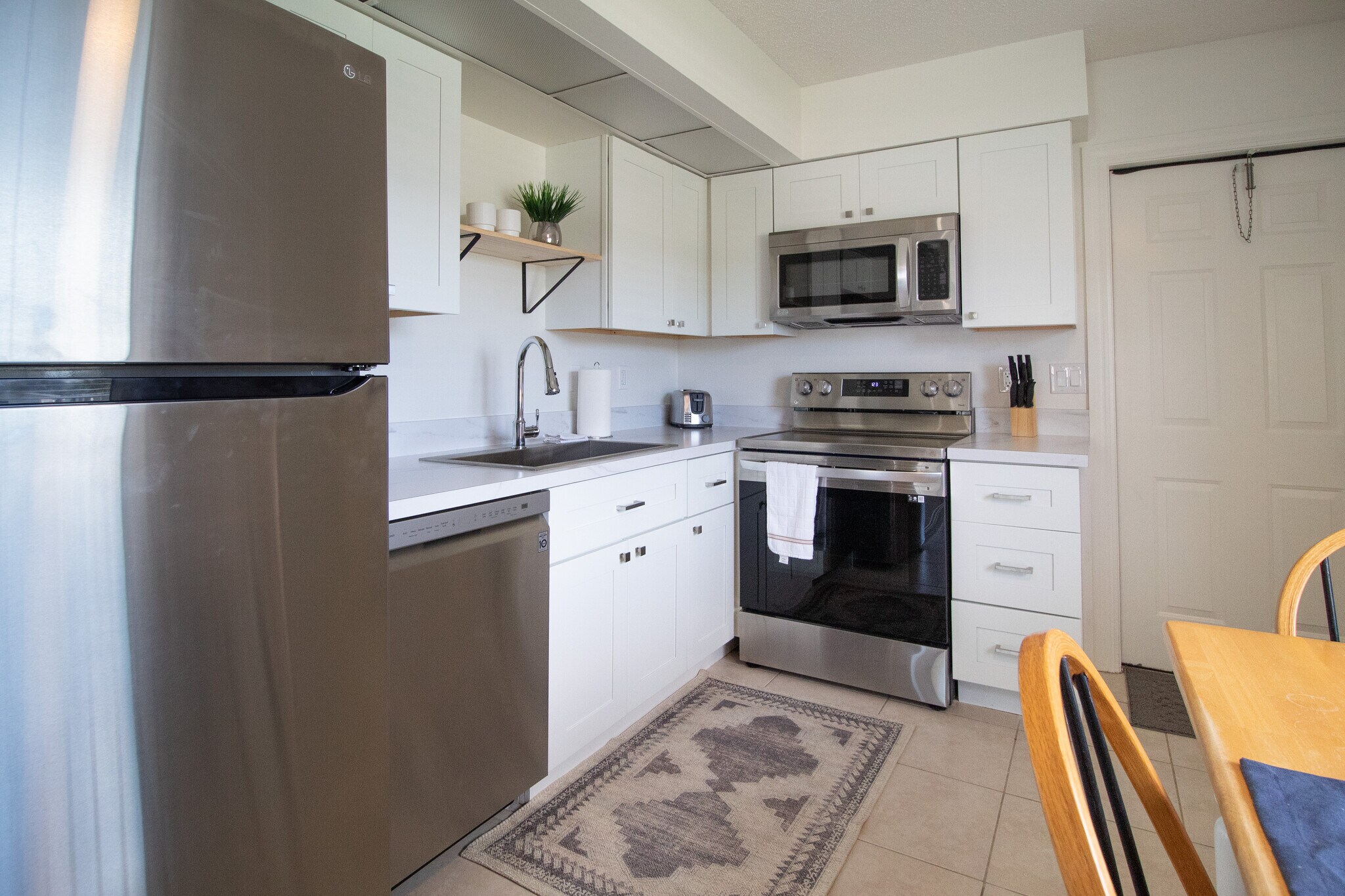 Building Photo - 4611 S School Ave