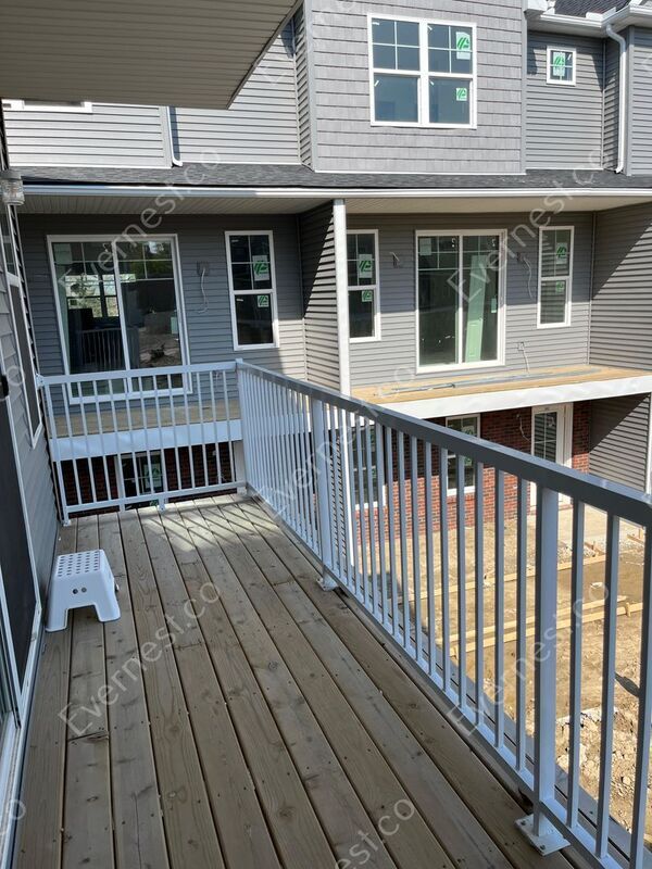Building Photo - 3977 Trailway Commons Cir