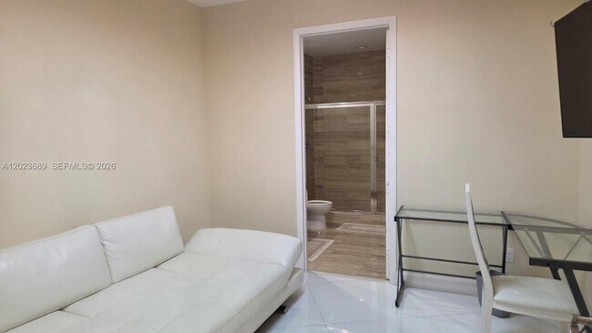 Building Photo - 15811 Collins Ave