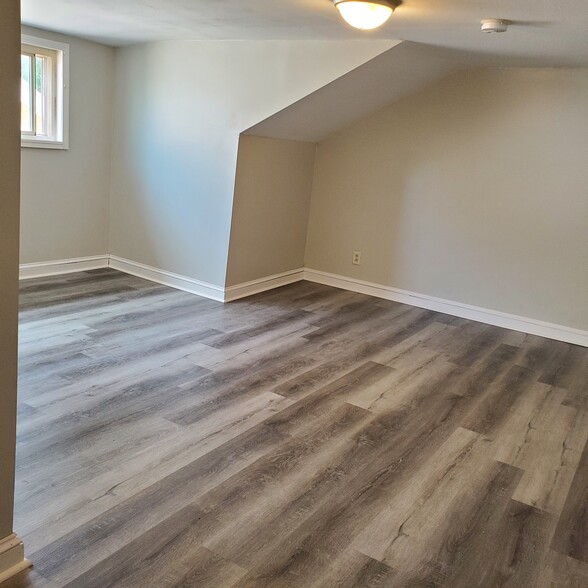 Building Photo - 6805 Flowerdale Ave