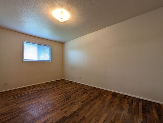 Building Photo - Ranch Style 3-Bedroom, 1-Bath Home In East Eugene!