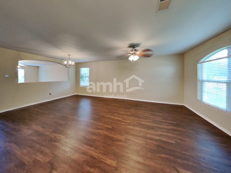Building Photo - 3803 Dogwood Trl
