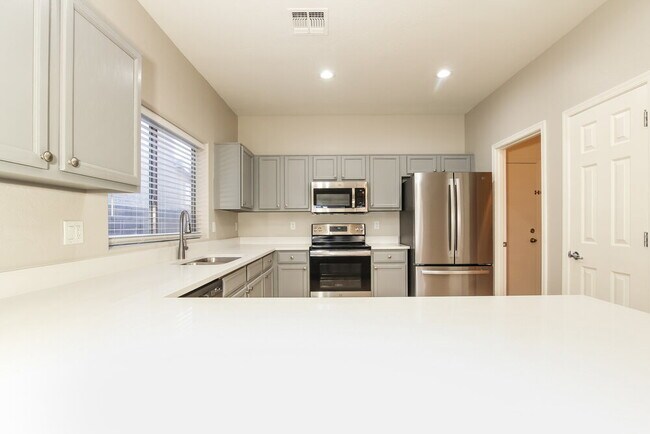 Building Photo - 2523 W Amber Sun Dr