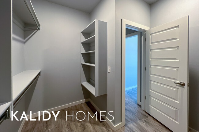 Building Photo - 217 Olde Ml Ct