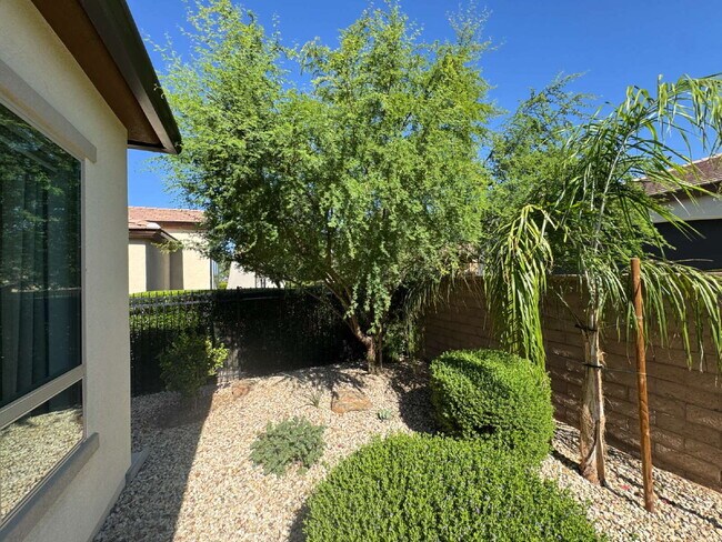 Building Photo - 120 E Iloca Ln