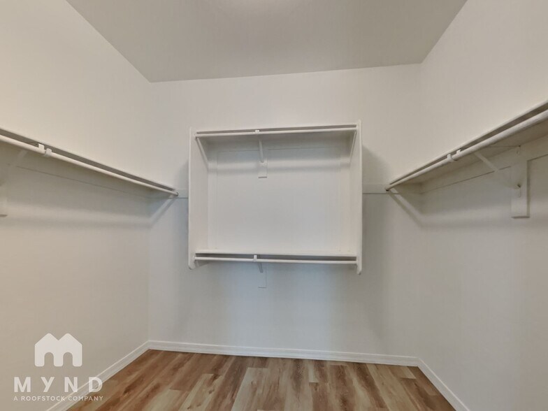 Building Photo - 20887 E Swan Dr