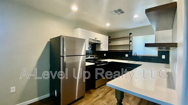 Building Photo - 2341 S 3rd Ave