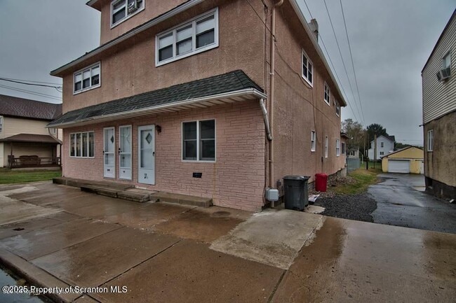 Building Photo - 530 S Main St