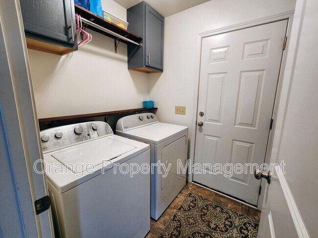 Building Photo - 612 Sandstone Dr