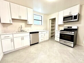 Building Photo - 362 Moultrie St