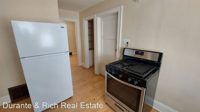 Kitchen - 2902 E Van Norman Ave