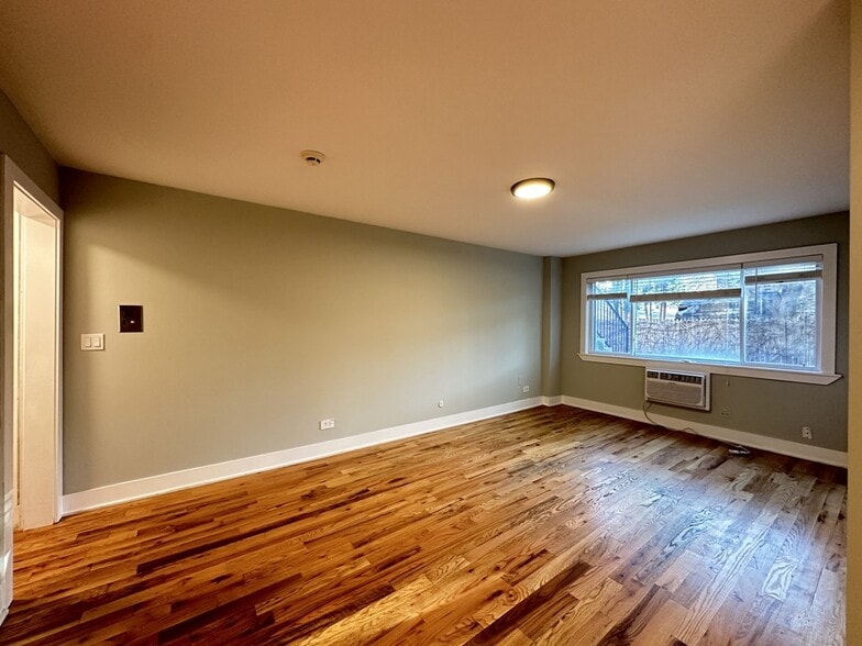 Building Photo - 440 W Elm St
