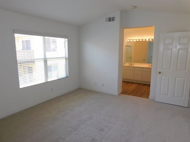 Building Photo - Beautiful 3 BD + Loft 2.5 BA Two Story SFR, close to The Marketplace!