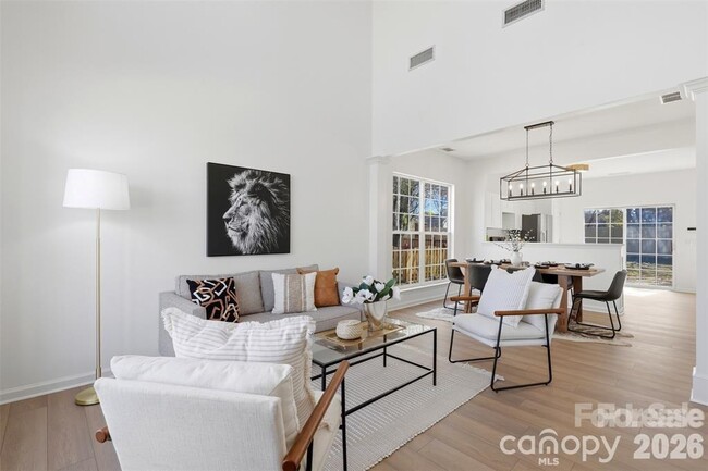 Building Photo - 2443 Normancrest Ct