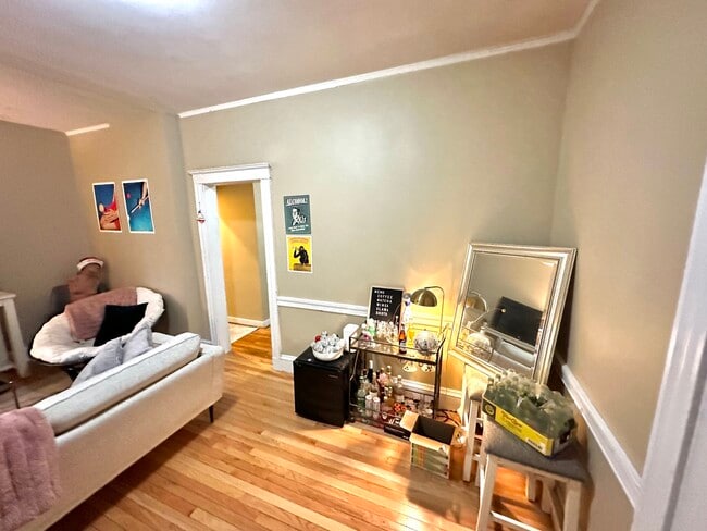 Building Photo - 68 Egmont St