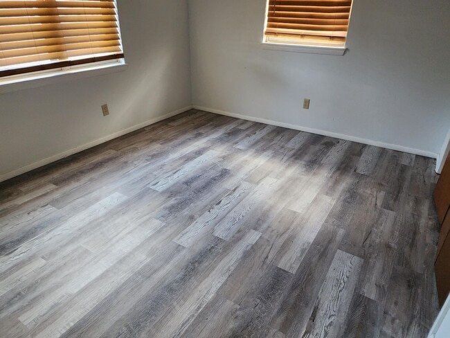 Building Photo - 613 Mimosa Dr