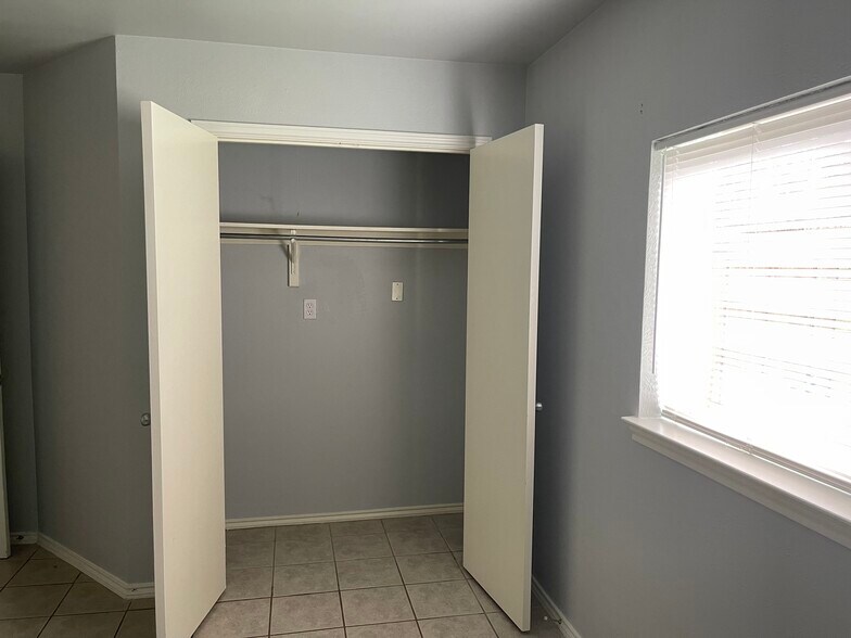 guest bedroom closet - 1508 Nest Pl